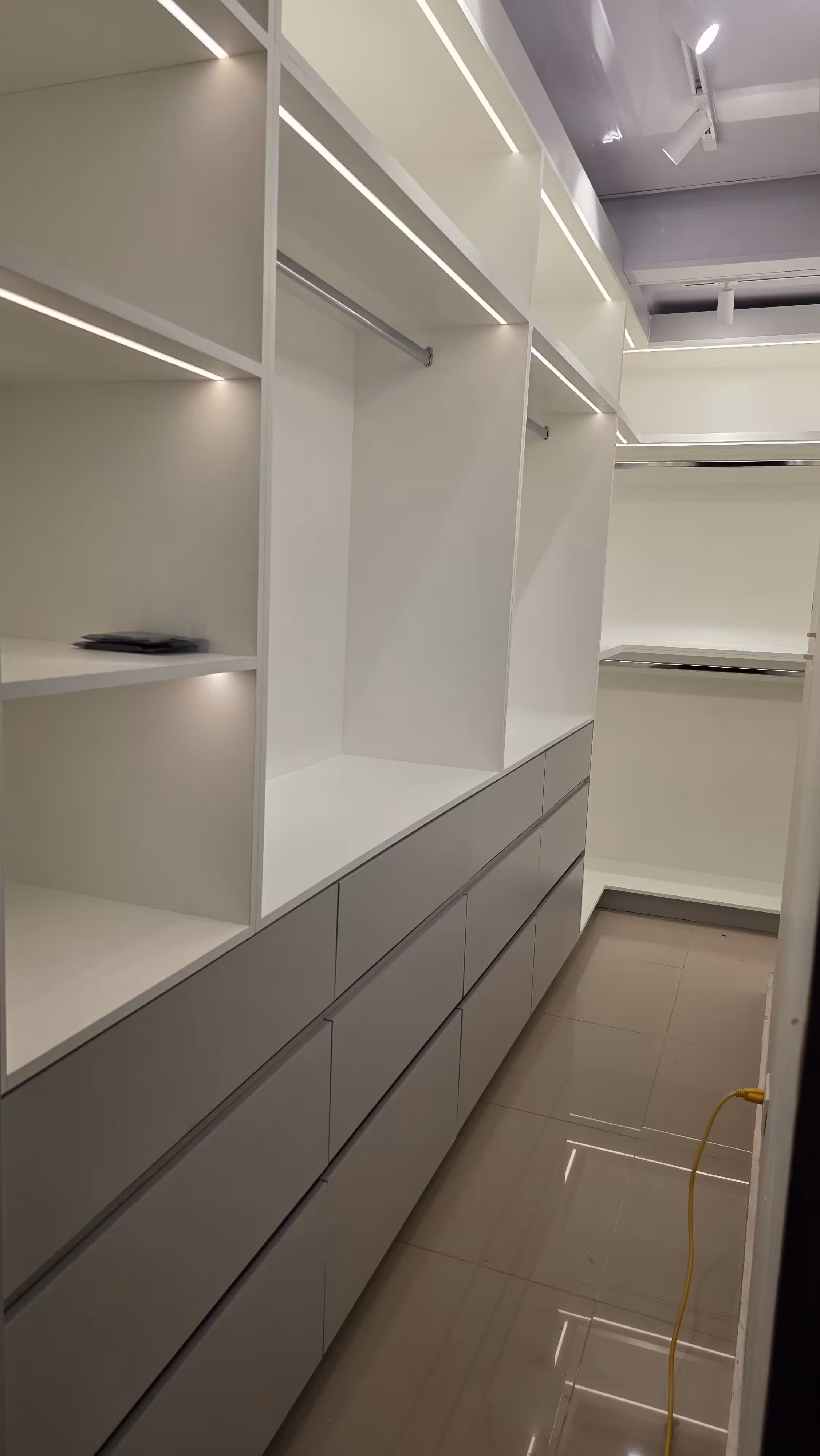 Walk-In Closet Blanco Lumina