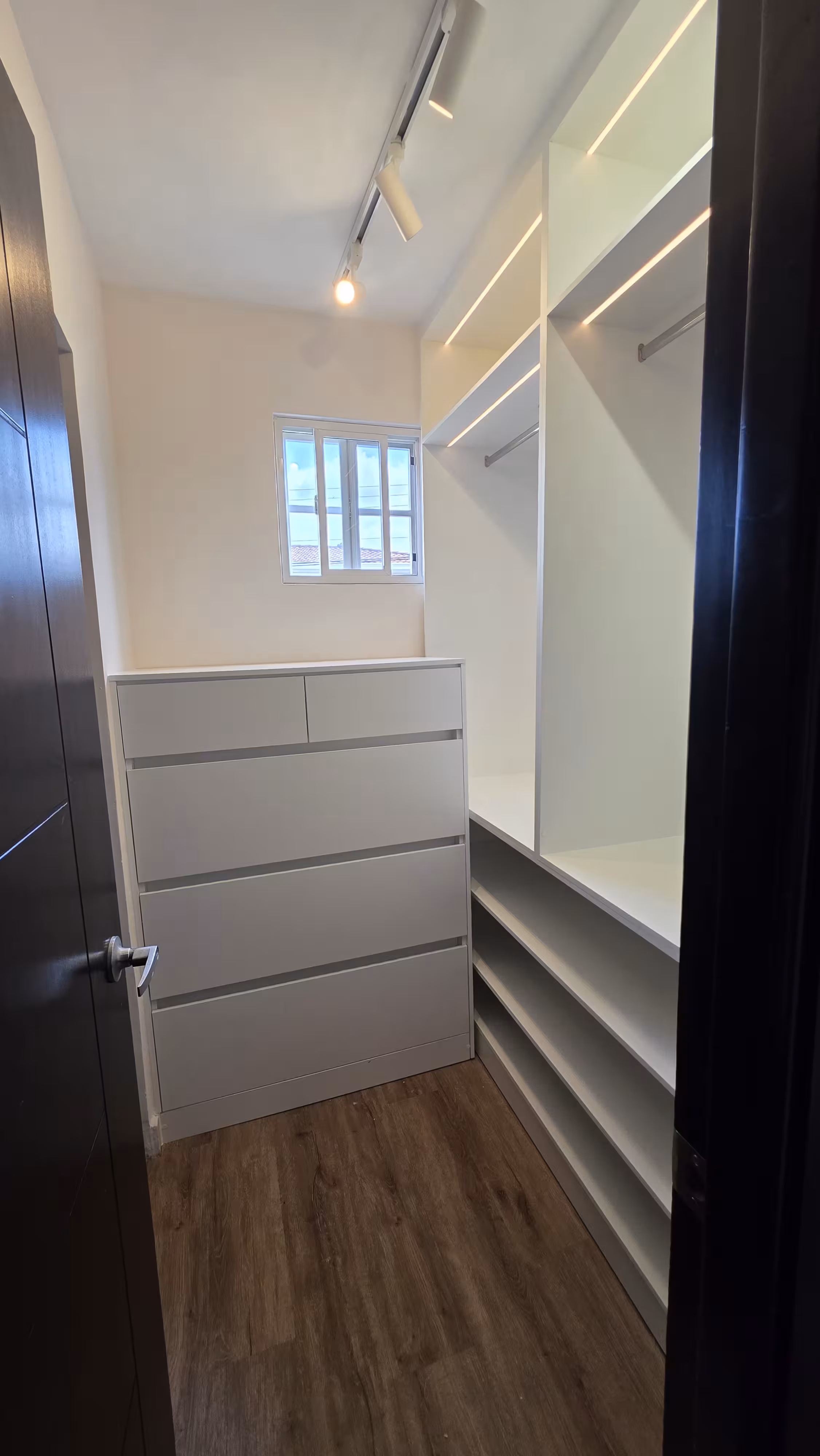 Walk-In Closet Blanco Minimal